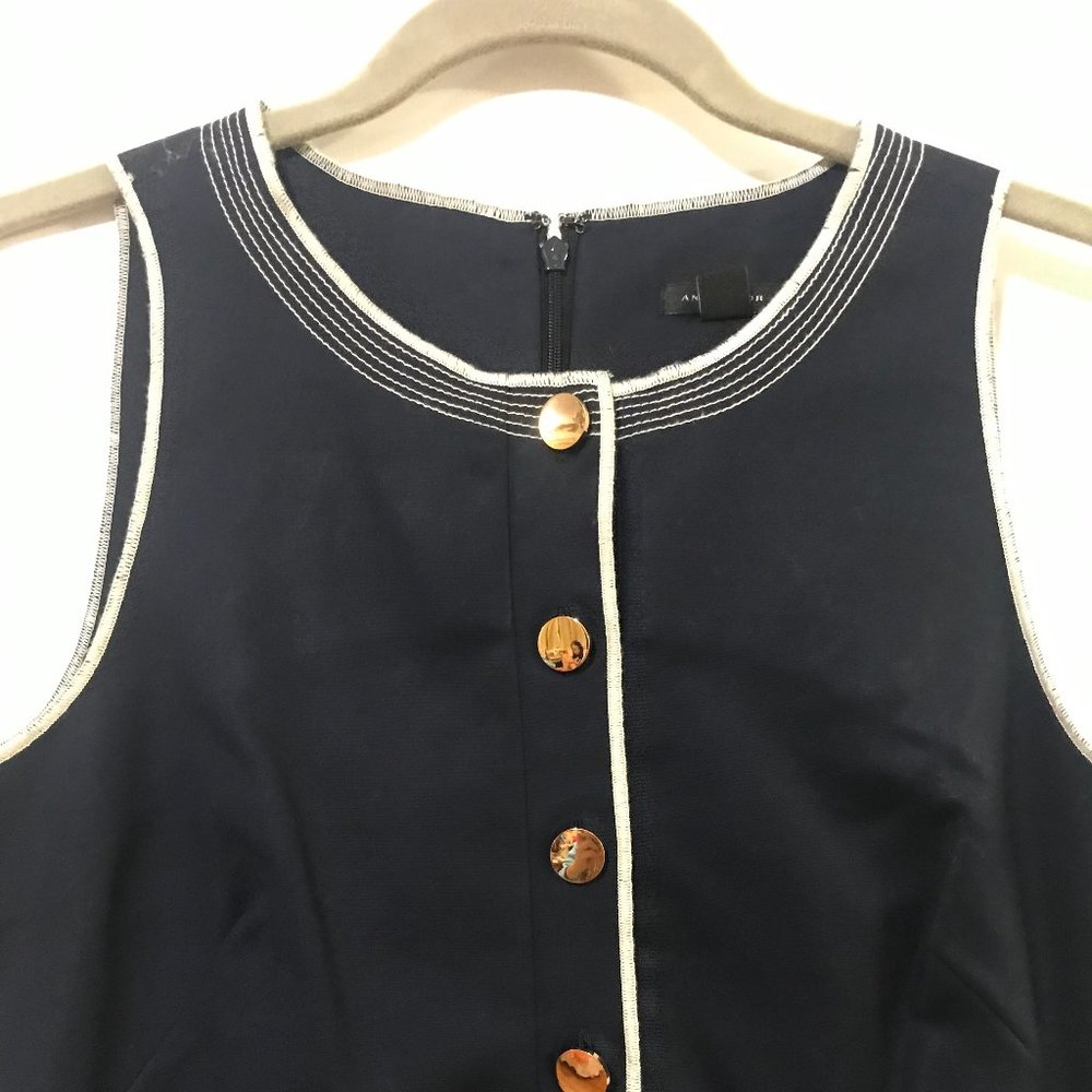 sleeveless dress